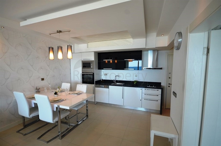 على البحر مباشرة - شقق وبنتهاوس ضمن مجمع فاخر - في كاستل / الانيا 