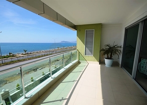 على البحر مباشرة - شقق وبنتهاوس ضمن مجمع فاخر - في كاستل / الانيا 