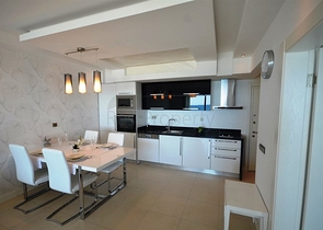 على البحر مباشرة - شقق وبنتهاوس ضمن مجمع فاخر - في كاستل / الانيا 