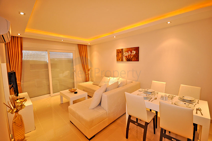 شقة مفروشة على الخط الأول لشاطئ البحر