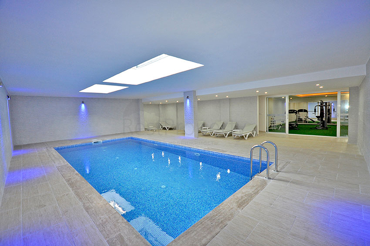 شقة مفروشة على الخط الأول لشاطئ البحر