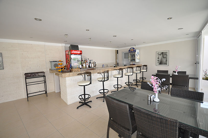 شقة مفروشة على الخط الأول لشاطئ البحر