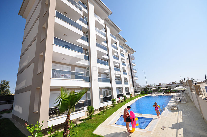 شقة مفروشة على الخط الأول لشاطئ البحر