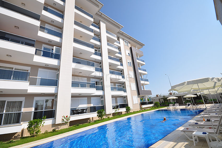 شقة مفروشة على الخط الأول لشاطئ البحر