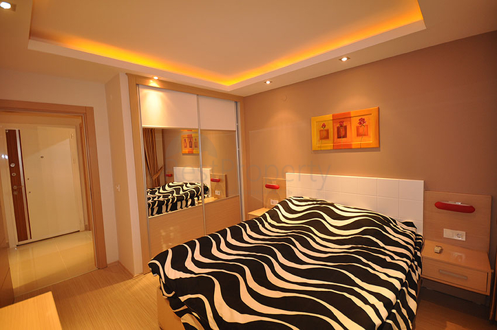 شقة مفروشة على الخط الأول لشاطئ البحر