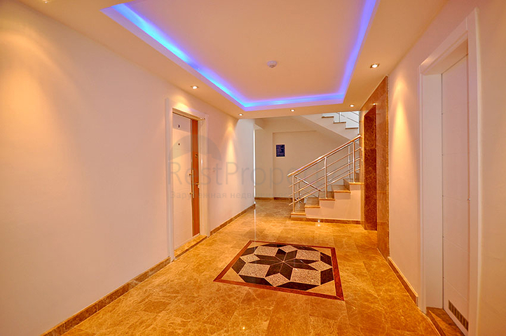 شقة مفروشة على الخط الأول لشاطئ البحر