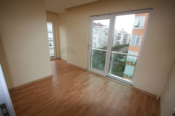 شقق قريبة من البحر في كونيالتي / انطاليا 