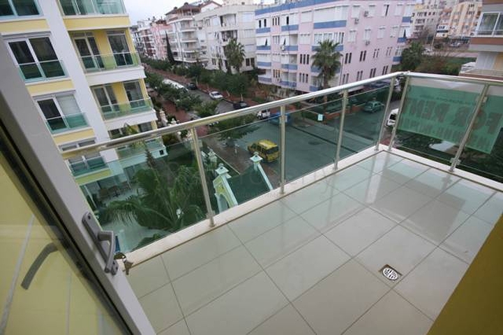 شقق قريبة من البحر في كونيالتي / انطاليا 