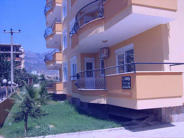 شقق في محمودلار ألانيا ، على بعد 400 متر من البحر.