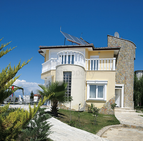 فيلات رائعة في بيليك