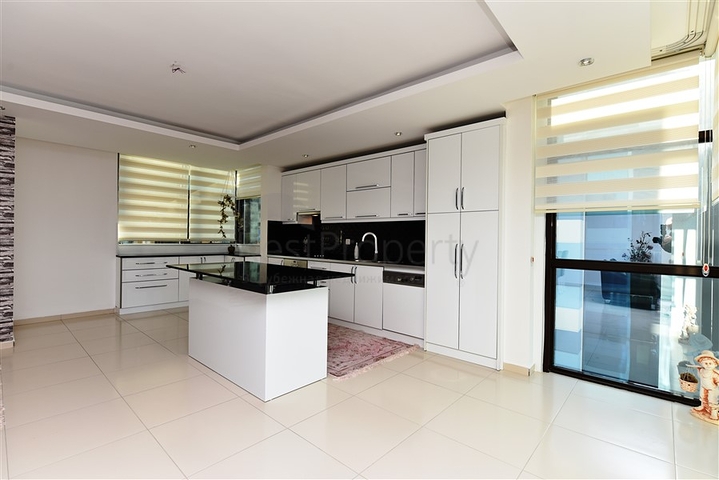 اطلالة بحر - دوبلكس 3 غرف وصالة - مؤثثة -مجمع فاخر -في كاستل / الانيا 