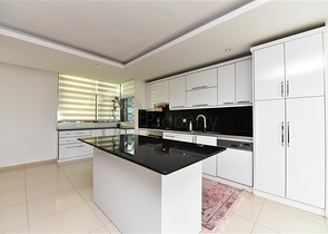 اطلالة بحر - دوبلكس 3 غرف وصالة - مؤثثة -مجمع فاخر -في كاستل / الانيا 