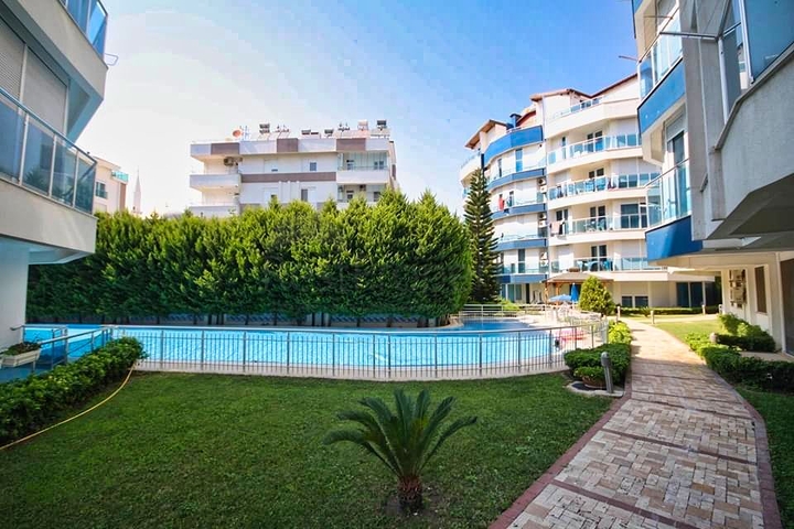 بنتهاوس 3 + 1 مع اثاث في مجمع 800 م عن البحر