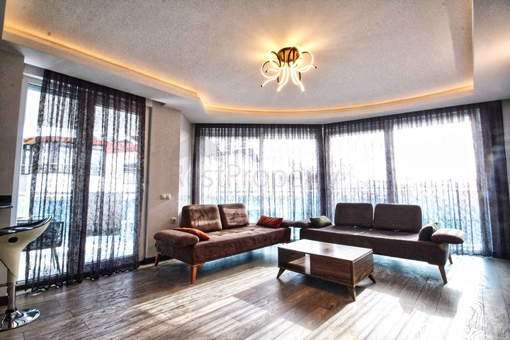 بنتهاوس 3 + 1 مع اثاث في مجمع 800 م عن البحر