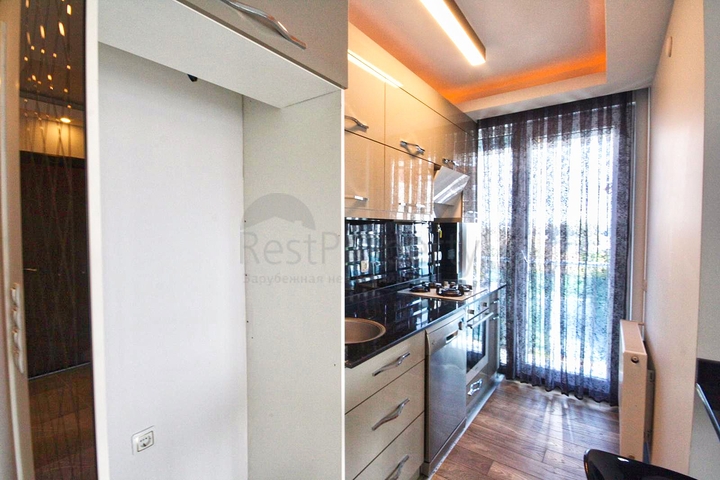 بنتهاوس 3 + 1 مع اثاث في مجمع 800 م عن البحر