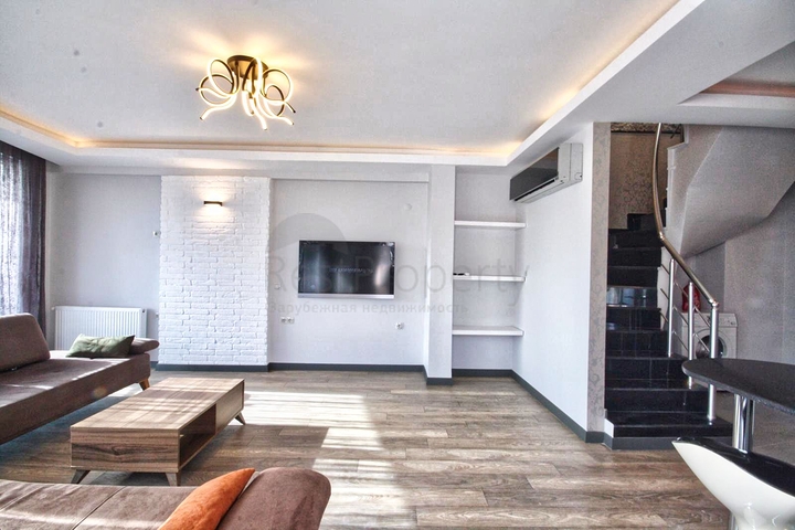 بنتهاوس 3 + 1 مع اثاث في مجمع 800 م عن البحر