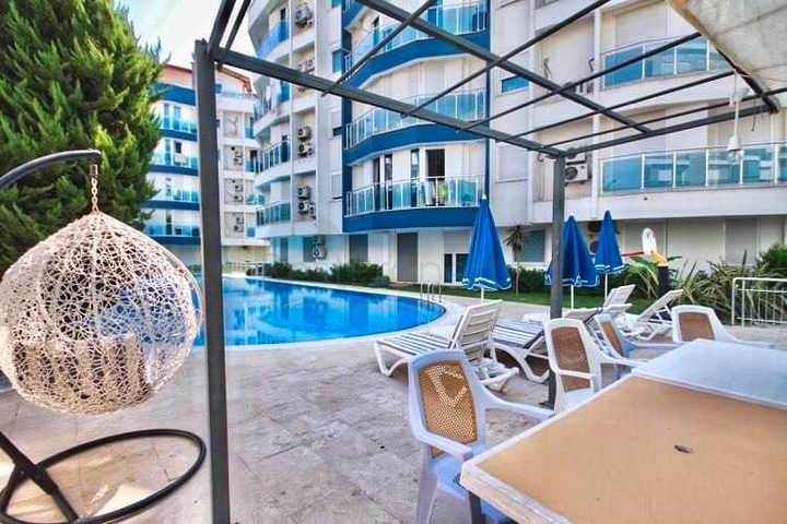 بنتهاوس 3 + 1 مع اثاث في مجمع 800 م عن البحر