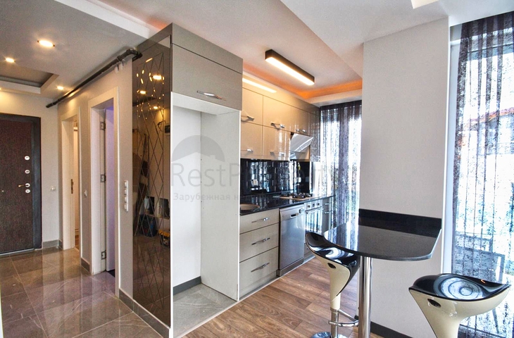 بنتهاوس 3 + 1 مع اثاث في مجمع 800 م عن البحر