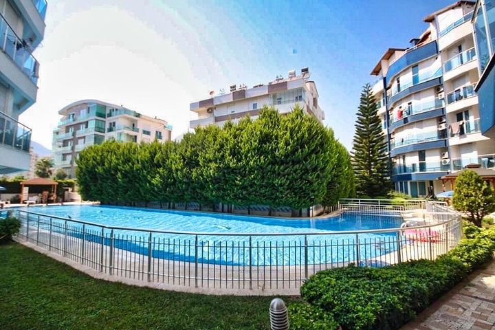 بنتهاوس 3 + 1 مع اثاث في مجمع 800 م عن البحر