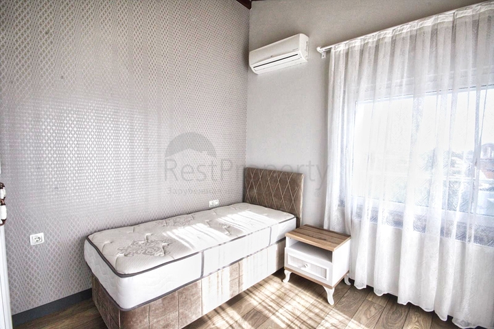 بنتهاوس 3 + 1 مع اثاث في مجمع 800 م عن البحر