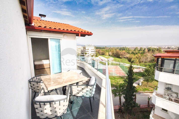 بنتهاوس 3 + 1 مع اثاث في مجمع 800 م عن البحر