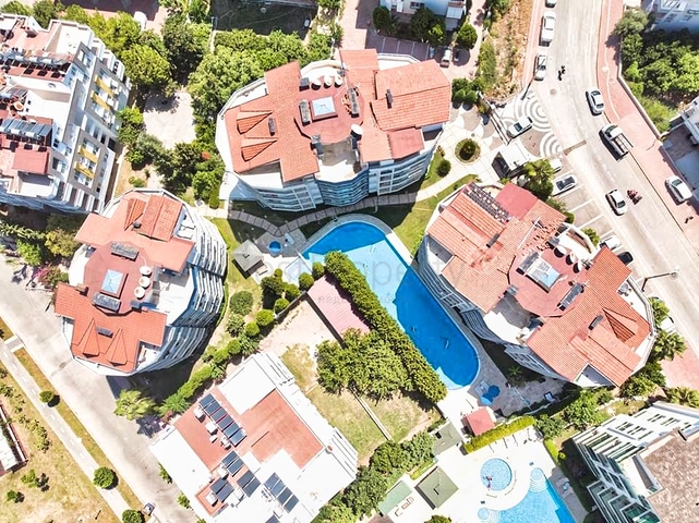 بنتهاوس 3 + 1 مع اثاث في مجمع 800 م عن البحر