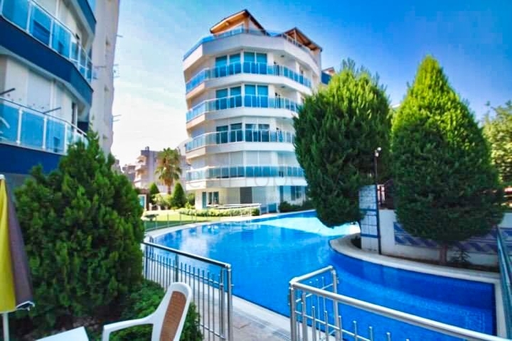 بنتهاوس 3 + 1 مع اثاث في مجمع 800 م عن البحر