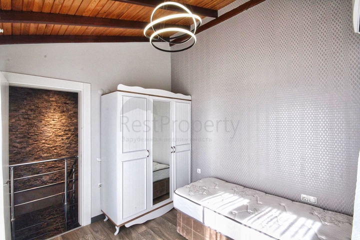 بنتهاوس 3 + 1 مع اثاث في مجمع 800 م عن البحر