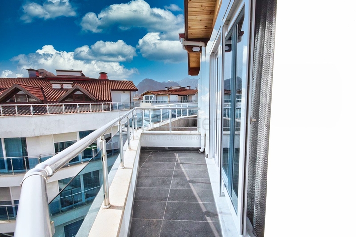 بنتهاوس 3 + 1 مع اثاث في مجمع 800 م عن البحر