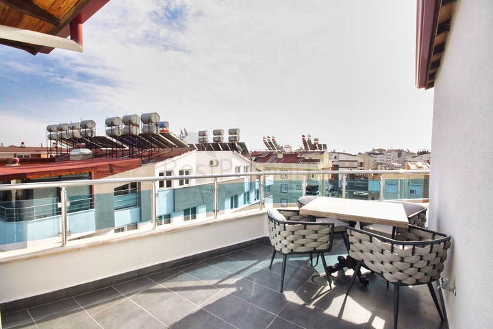 بنتهاوس 3 + 1 مع اثاث في مجمع 800 م عن البحر