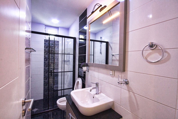 بنتهاوس 3 + 1 مع اثاث في مجمع 800 م عن البحر