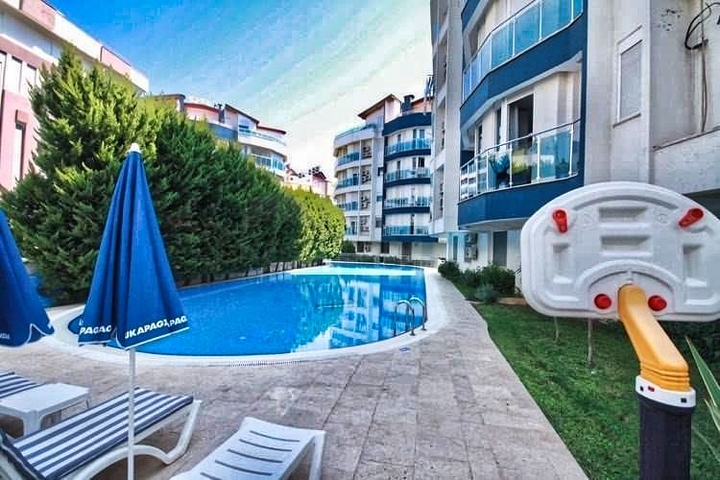 بنتهاوس 3 + 1 مع اثاث في مجمع 800 م عن البحر