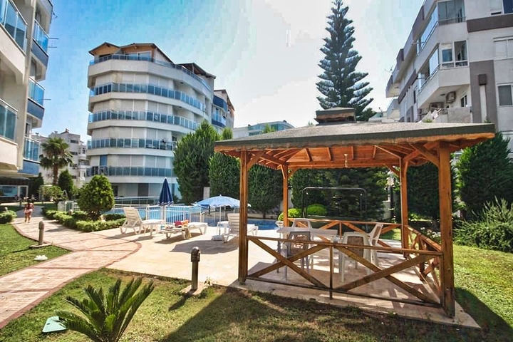 بنتهاوس 3 + 1 مع اثاث في مجمع 800 م عن البحر