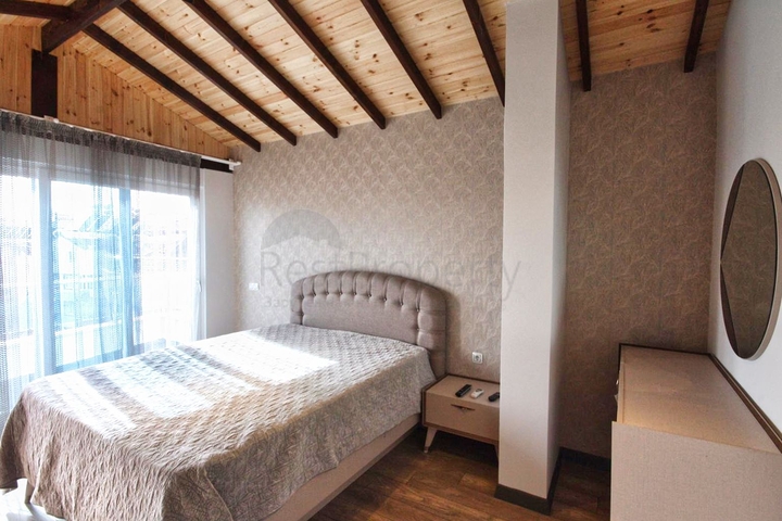 بنتهاوس 3 + 1 مع اثاث في مجمع 800 م عن البحر