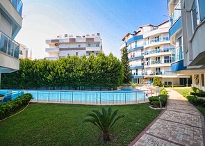 بنتهاوس 3 + 1 مع اثاث في مجمع 800 م عن البحر