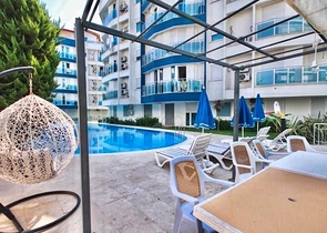 بنتهاوس 3 + 1 مع اثاث في مجمع 800 م عن البحر