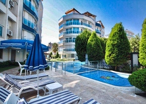 بنتهاوس 3 + 1 مع اثاث في مجمع 800 م عن البحر