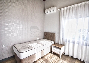 بنتهاوس 3 + 1 مع اثاث في مجمع 800 م عن البحر