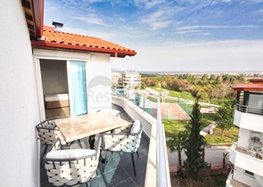 بنتهاوس 3 + 1 مع اثاث في مجمع 800 م عن البحر