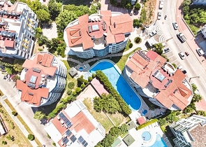 بنتهاوس 3 + 1 مع اثاث في مجمع 800 م عن البحر