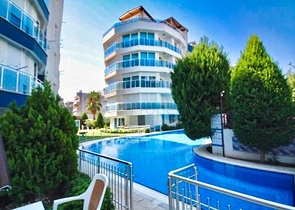 بنتهاوس 3 + 1 مع اثاث في مجمع 800 م عن البحر