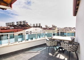 بنتهاوس 3 + 1 مع اثاث في مجمع 800 م عن البحر