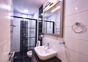 بنتهاوس 3 + 1 مع اثاث في مجمع 800 م عن البحر