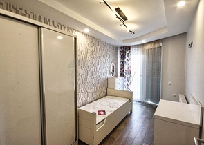 بنتهاوس 3 + 1 مع اثاث في مجمع 800 م عن البحر