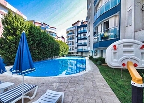 بنتهاوس 3 + 1 مع اثاث في مجمع 800 م عن البحر