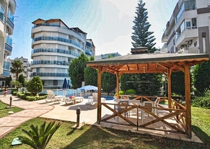 بنتهاوس 3 + 1 مع اثاث في مجمع 800 م عن البحر