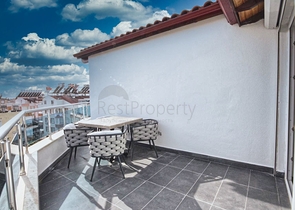 بنتهاوس 3 + 1 مع اثاث في مجمع 800 م عن البحر