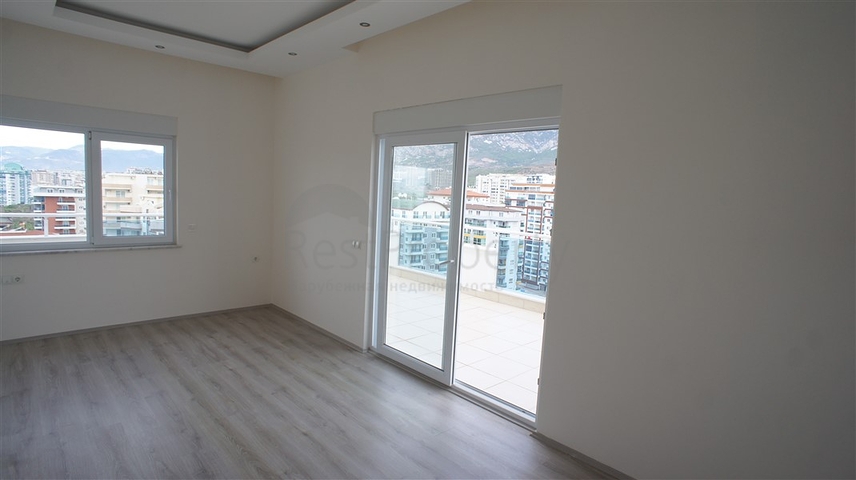 شقق ودوبلكس - ضمن مجمع سكني حديث -قريب من البحر والخدمات - في مهموتلار / الانيا 