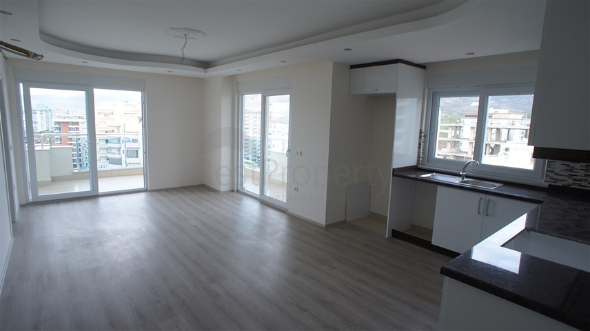 شقق ودوبلكس - ضمن مجمع سكني حديث -قريب من البحر والخدمات - في مهموتلار / الانيا 