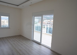 شقق ودوبلكس - ضمن مجمع سكني حديث -قريب من البحر والخدمات - في مهموتلار / الانيا 